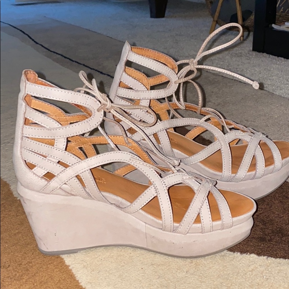Gentle Soul platform Joy wedge